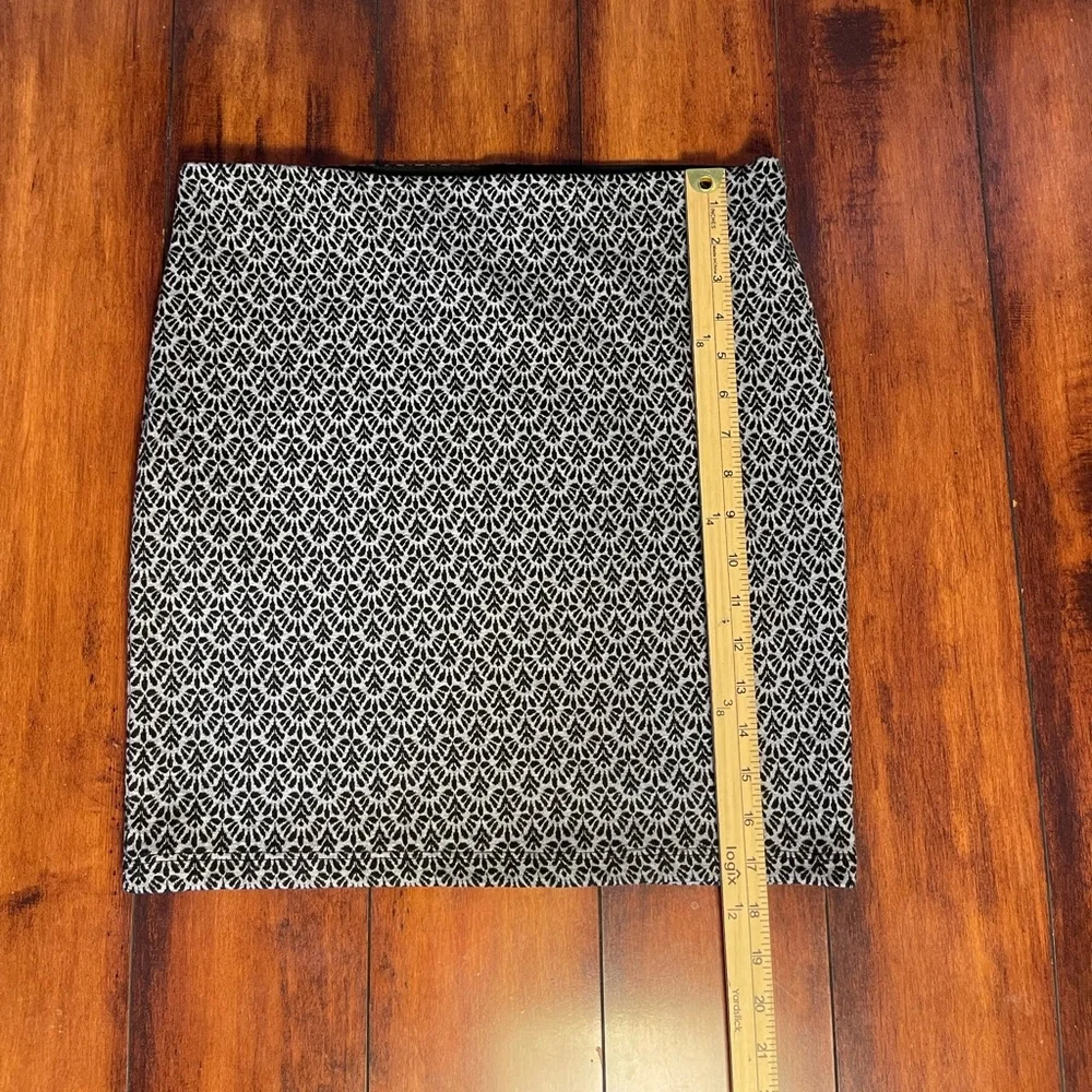 Ann Taylor Loft Gray Miniskirt Size Medium NWT
